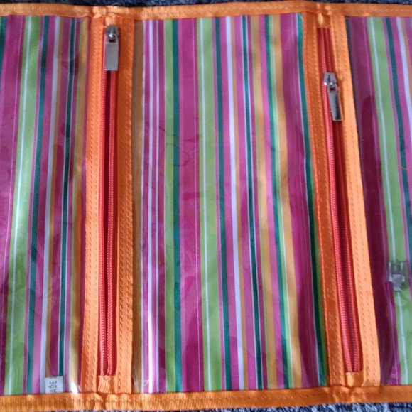 Multicolored Hanging Storage With Pockets - Picture 4 of 5